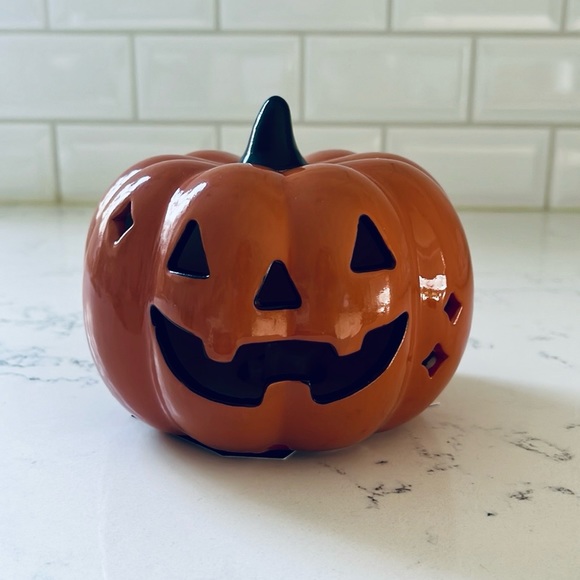 Target Bulleye’s Pre Lit Ceramic Jack-O’-Lantern - Picture 6 of 14